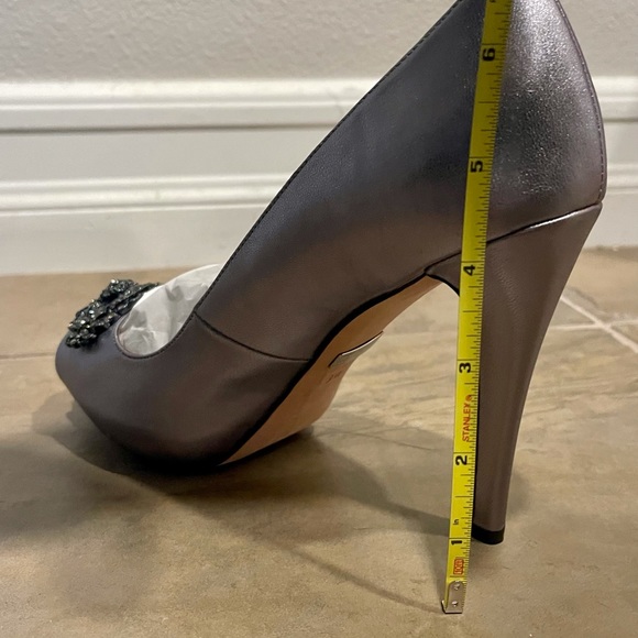 Metallic Gray BADGLEY MISCHKA shoes - Picture 3 of 3